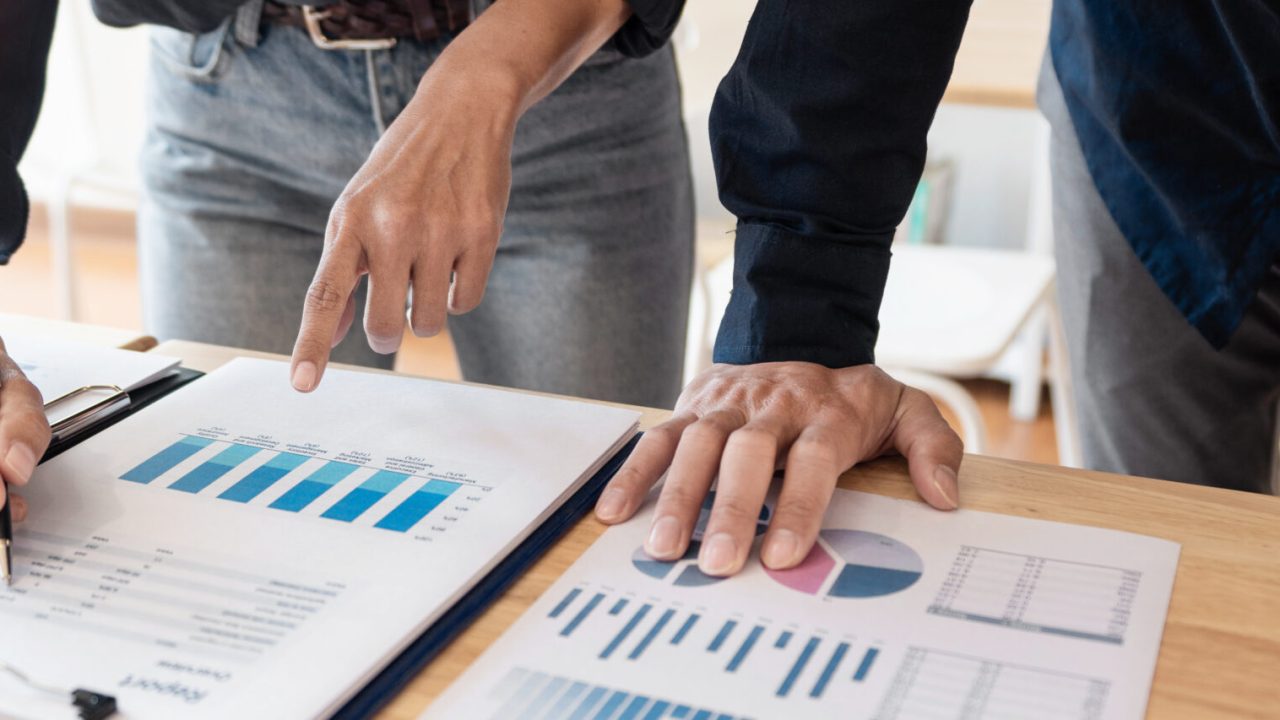 Business People Meeting to analyse and discuss and brainstorming the financial report chart data in office, Financial advisor teamwork and accounting concept